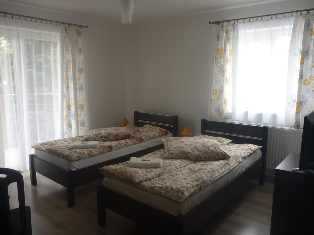 Osrodek Wypoczynkowy Nad Stawem - Holiday Resort By The Lake - Erholungsheim Am See - Prazdninovy Dum U Jezera 쿠도바-즈루이 객실 사진