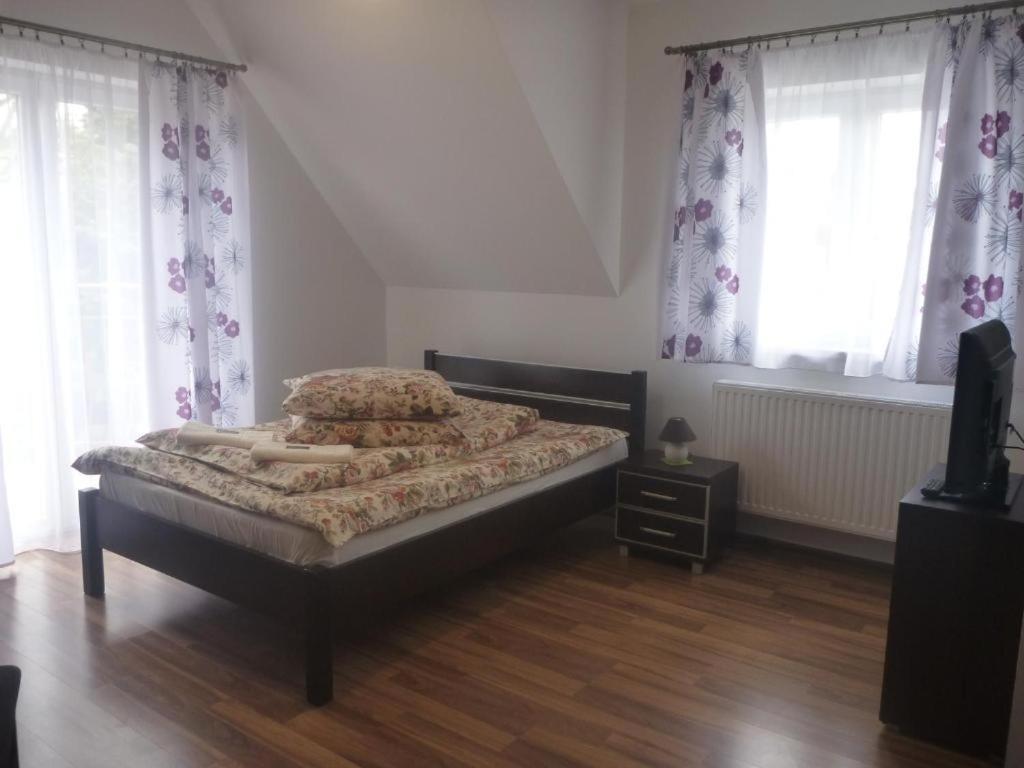 Osrodek Wypoczynkowy Nad Stawem - Holiday Resort By The Lake - Erholungsheim Am See - Prazdninovy Dum U Jezera 쿠도바-즈루이 외부 사진