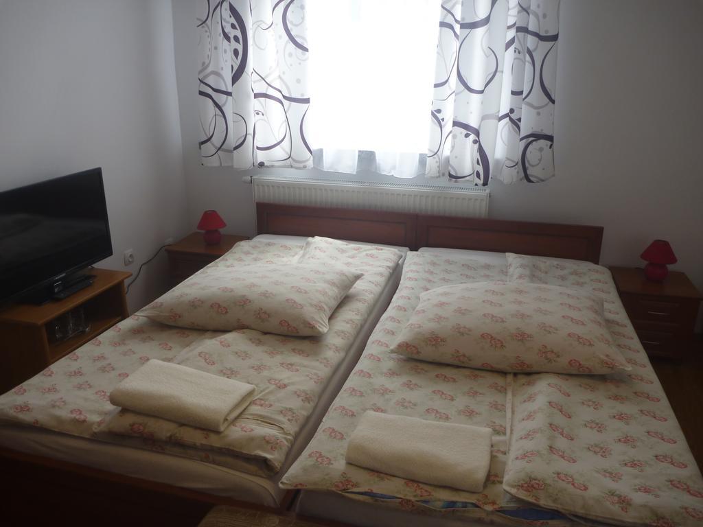 Osrodek Wypoczynkowy Nad Stawem - Holiday Resort By The Lake - Erholungsheim Am See - Prazdninovy Dum U Jezera 쿠도바-즈루이 외부 사진
