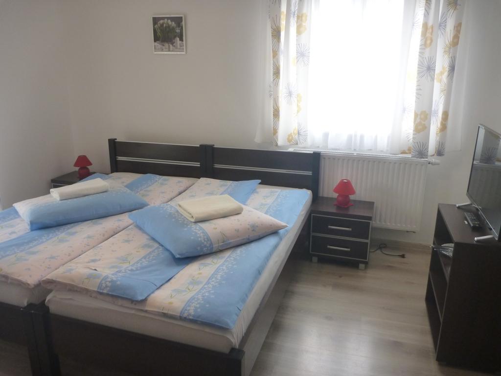 Osrodek Wypoczynkowy Nad Stawem - Holiday Resort By The Lake - Erholungsheim Am See - Prazdninovy Dum U Jezera 쿠도바-즈루이 외부 사진