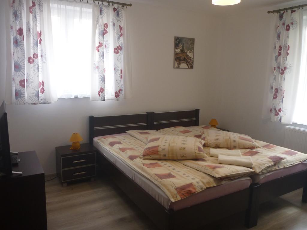 Osrodek Wypoczynkowy Nad Stawem - Holiday Resort By The Lake - Erholungsheim Am See - Prazdninovy Dum U Jezera 쿠도바-즈루이 외부 사진