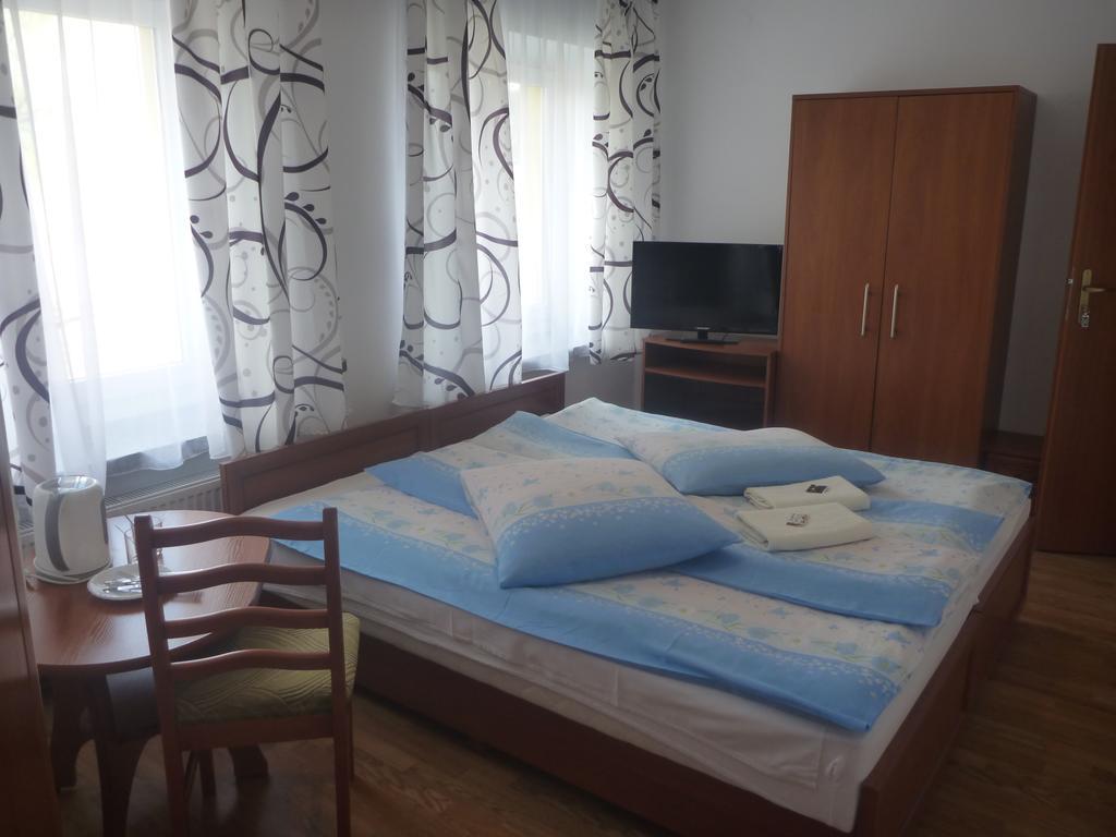 Osrodek Wypoczynkowy Nad Stawem - Holiday Resort By The Lake - Erholungsheim Am See - Prazdninovy Dum U Jezera 쿠도바-즈루이 외부 사진