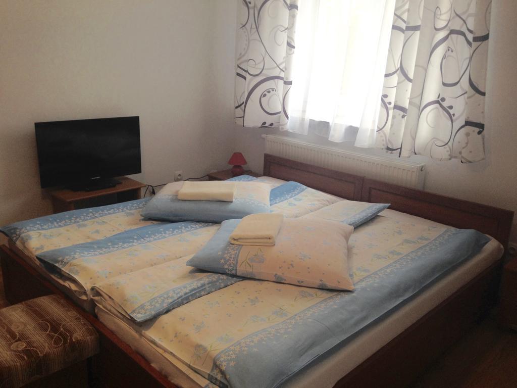 Osrodek Wypoczynkowy Nad Stawem - Holiday Resort By The Lake - Erholungsheim Am See - Prazdninovy Dum U Jezera 쿠도바-즈루이 외부 사진
