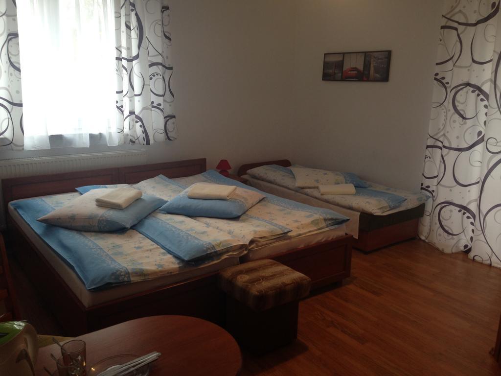 Osrodek Wypoczynkowy Nad Stawem - Holiday Resort By The Lake - Erholungsheim Am See - Prazdninovy Dum U Jezera 쿠도바-즈루이 외부 사진