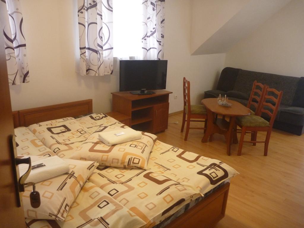 Osrodek Wypoczynkowy Nad Stawem - Holiday Resort By The Lake - Erholungsheim Am See - Prazdninovy Dum U Jezera 쿠도바-즈루이 외부 사진
