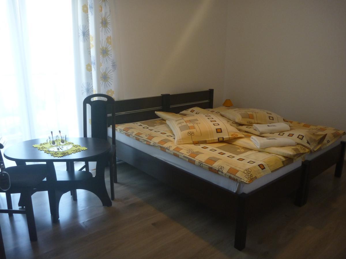 Osrodek Wypoczynkowy Nad Stawem - Holiday Resort By The Lake - Erholungsheim Am See - Prazdninovy Dum U Jezera 쿠도바-즈루이 외부 사진