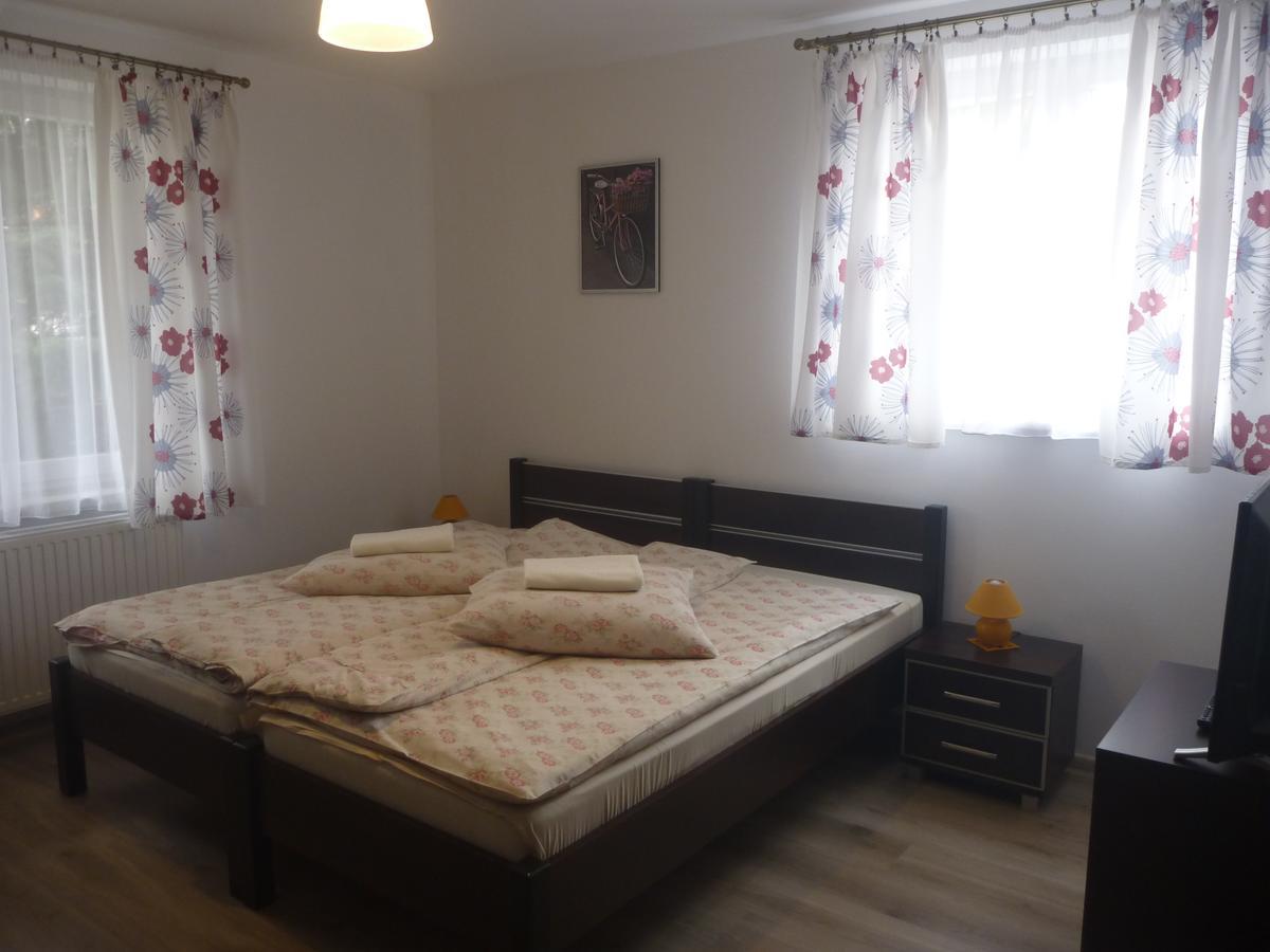 Osrodek Wypoczynkowy Nad Stawem - Holiday Resort By The Lake - Erholungsheim Am See - Prazdninovy Dum U Jezera 쿠도바-즈루이 외부 사진