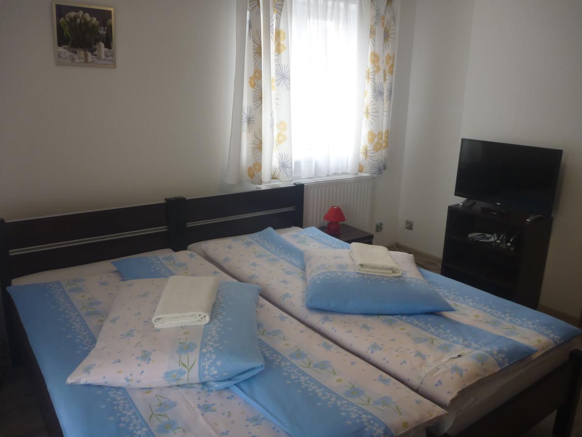Osrodek Wypoczynkowy Nad Stawem - Holiday Resort By The Lake - Erholungsheim Am See - Prazdninovy Dum U Jezera 쿠도바-즈루이 외부 사진