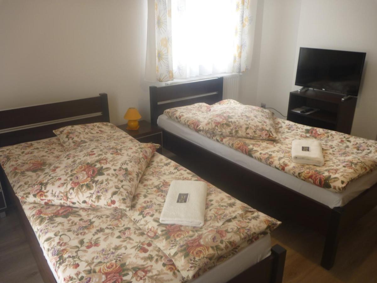 Osrodek Wypoczynkowy Nad Stawem - Holiday Resort By The Lake - Erholungsheim Am See - Prazdninovy Dum U Jezera 쿠도바-즈루이 객실 사진